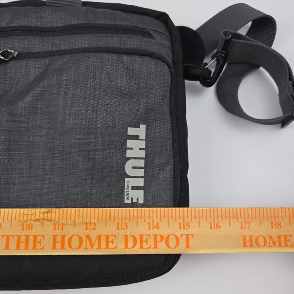 Thule Stravan Deluxe 15" Laptop Mackbook/Ipad Bag/Attache, Grey and Black - Picture 9 of 10